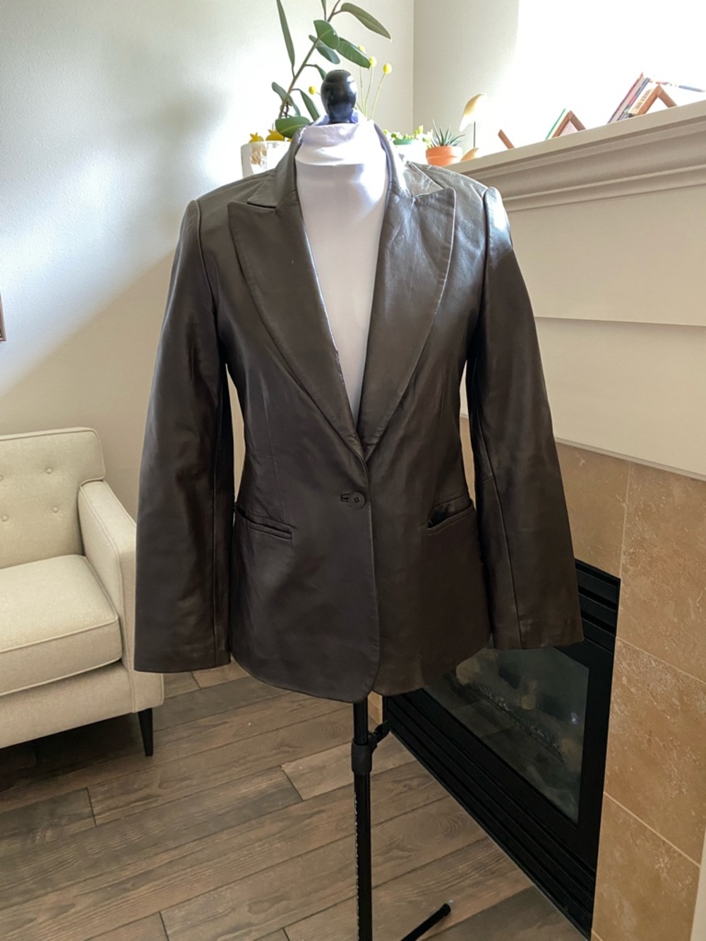 Vakko Women's Brown Leather Blazer Jacket